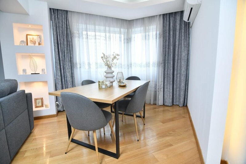 13 Septembrie, Marriott, Palatul Parlamentului